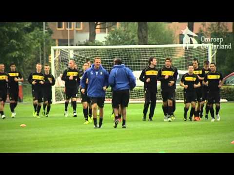 John van den Brom blijft trainer Vitesse