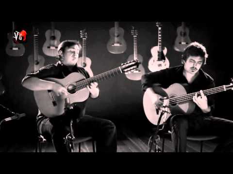 Mazurka Choro (Heitor Villa-Lobos) playing Yamandu Costa & Guto Wirtti