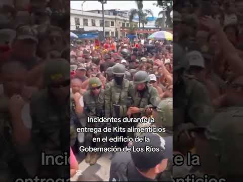 Incidentes durante la entrega de Kits alimenticios en el edificio de la Gobernación de Los Ríos