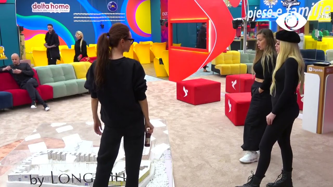 Ermiona propozon të bëjnë një sfilatë mode në shtëpi