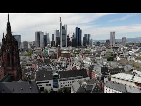 Flug durch die neue historische Altstadt in Frankfurt am Main