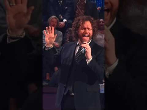 David Phelps brings the house Down at the Gaither Homecoming. #davidphelps #gaither #southerngospel