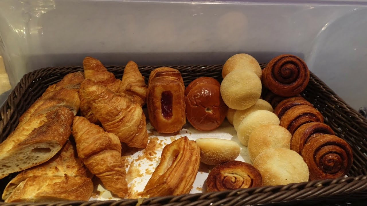 Japan Airlines JAL Sakura Lounge