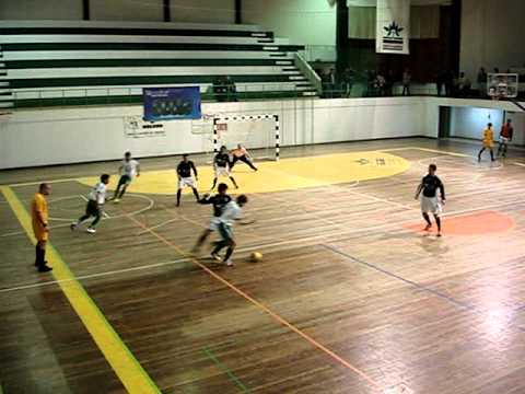 2011-01-15 Ribeirense 2 - 3 Mendiga [Intervenção do Xana - Guarda Redes da Mendiga].MPG