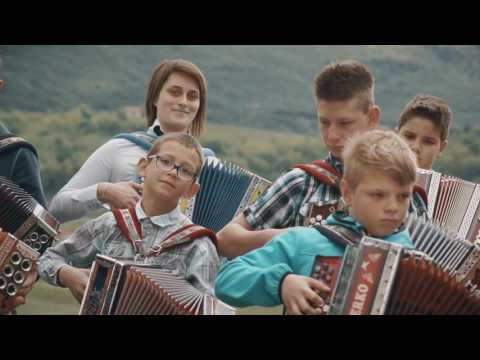 Harmonikarji A. Plesničarja in G.D. Hram - Rom pom pom (Uradni videospot)