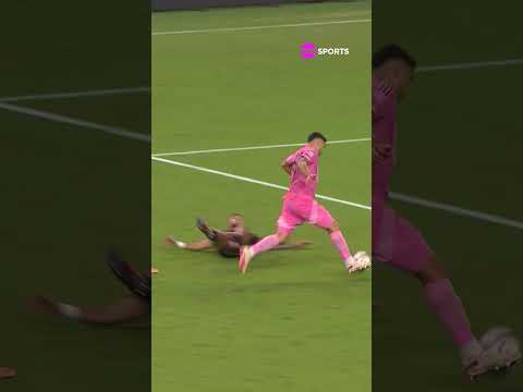 BEIJE A PISTOLA IMEDIATAMENTE! QUE BAITA GOL DO SUÁREZ! #shorts