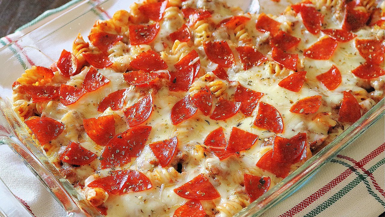 Pepperoni Pizza Casserole (Easy Pizza Pasta Bake)