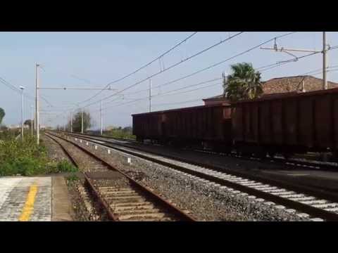 La E652 035 appena arrivata che traina il TC 58151 Villa San Giovanni-Bicocca