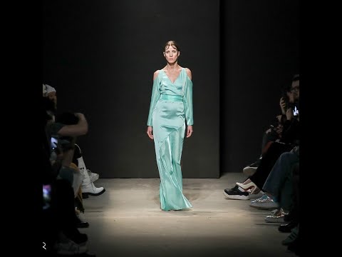 Показ Alena Nega на MBFW Russia 2021 в Музее Москвы
