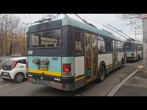 Troleibuzele Astra Ikarus 415T 5224 și 5242 părăsind stația Bd. Alexandru Obregia (R76)