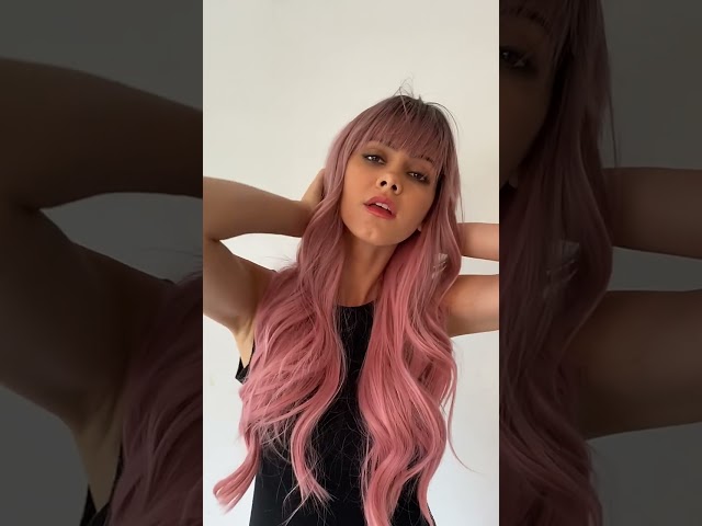 Vídeo relacionado con OUFEI Peluca Marrón Ombre Peluca Corta Ondulada con Flequillo de Mujer Peluca de Pelo Natural Sintético Resistente al Calor para Uso Diario en Fiestas Cosplay