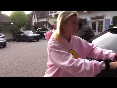 Justin Bieber - GO BABY (Official Music V&iacute;deo)