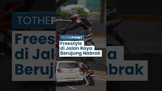 Viral Pengendara Motor Freestyle di Jalan Raya, Berujung Menabrak Mobil di Depannya hingga Penyok