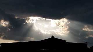 preview picture of video 'SPECTACULAR! MAP OF AMERICA Visible in Sunlit Storm Clouds'