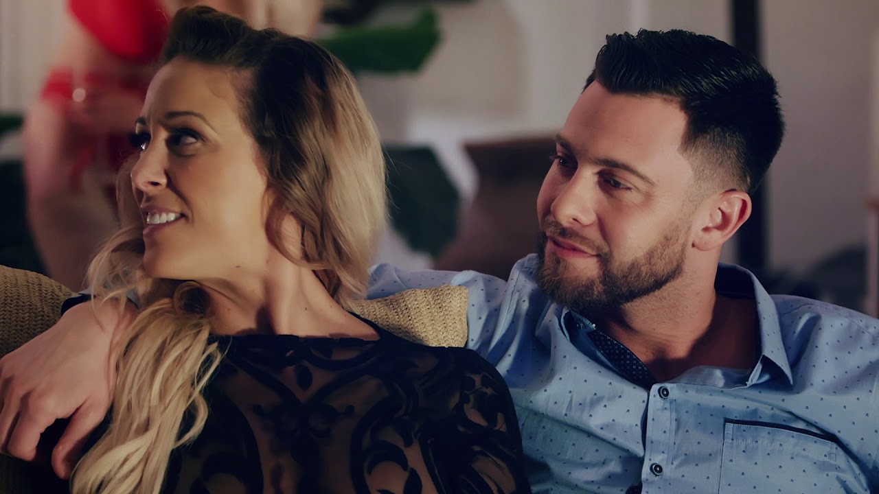 Unfolding Trailer Thumbnail