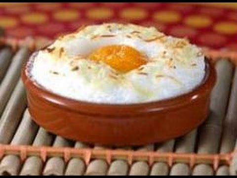 Cómo hacer huevos al horno con queso / Receta de huevos con queso