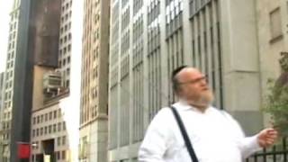 מיכאל שניצלער – רבות מחשבות (הקליפ הרשמי) - התמונה מוצגת ישירות מתוך אתר האינטרנט יוטיוב. זכויות היוצרים בתמונה שייכות ליוצרה. קישור קרדיט למקור התוכן נמצא בתוך דף הסרטון