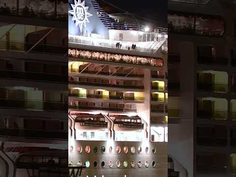 Thumbnail for MSC POESIA (MSC CRUISES) – Schiff verlässt den Hafen von Hamburg – Shipspotting Hamburg, Echtzeit