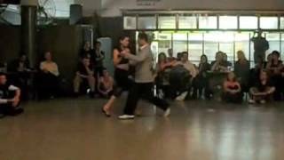 Ozgur Demir y Cecilia Berra un tango en El Motivo - Villa Malcolm (Buenos Aires)