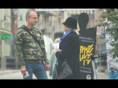 Seniorka chce oddać pieniądze fałszywemu wnuczkowi