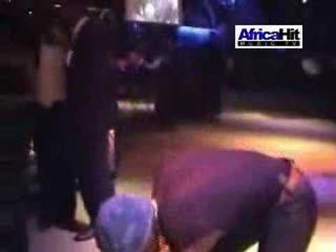 douk saga travaille sur molare à son anniversaire