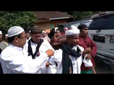 Mengawal pengantin baru