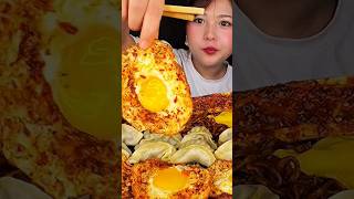Download lagu Spicy korean noodles with fried egg & beef bone marrow #asmr #mukbang #mikasa mp3