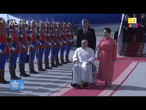 Arrivée et accueil officiel à l’aéroport international d’Oulan-Bator, en Mongolie.