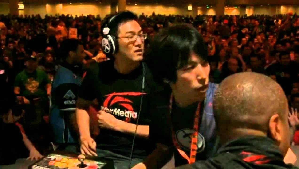 EVO 2015 - USF4 Grand Finals Gamer Bee vs Momochi 3 - YouTube