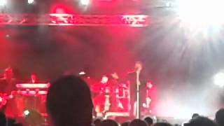 LOQUILLO.  El hombre de negro