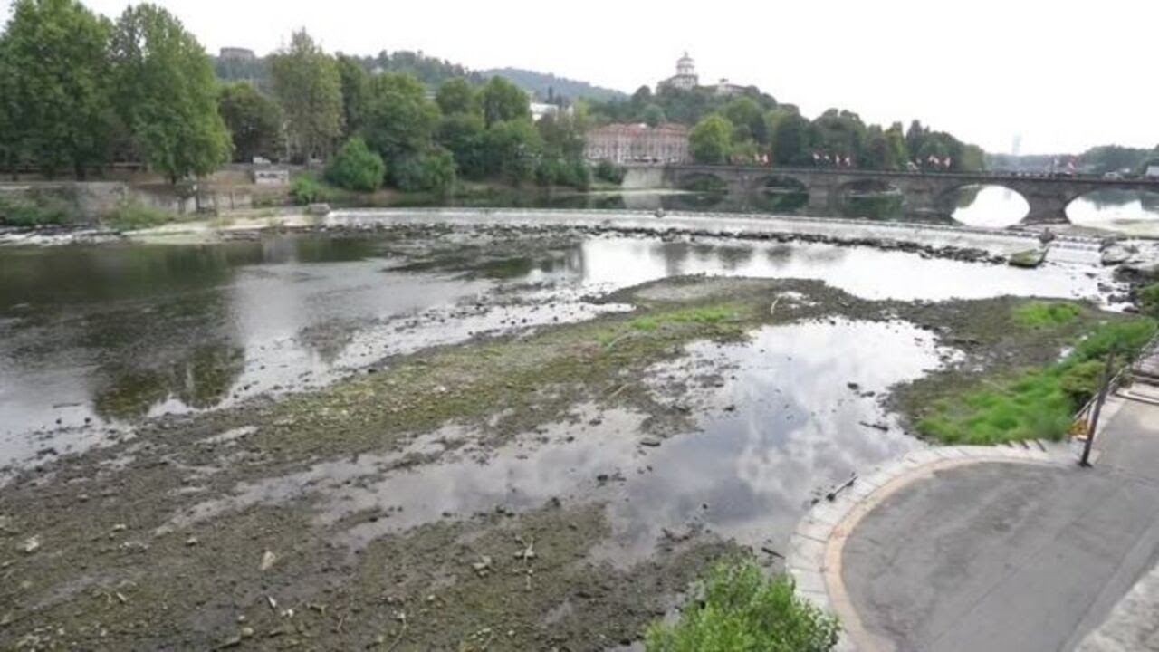 Il Po a Torino tra siccita' e alghe