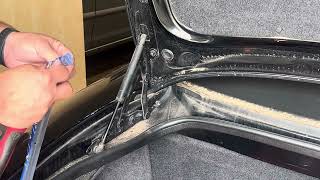 Replacing Trunk Lid Struts Jaguar XK8. Super quick and easy!