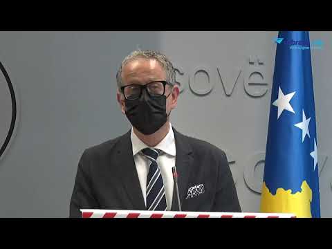 Albin Kurti e Arben Vitia në konferencë për medie