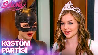 Download lagu Bu partide herkes farklı - Selena mp3 Download lagu Bu partide herkes farklı - Selena mp3