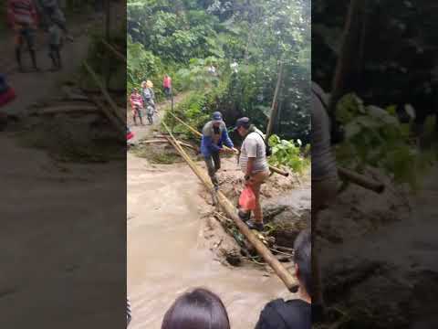 Fuerte creciente de quebrada en la vereda Venecia, zona rural de Campoalegre