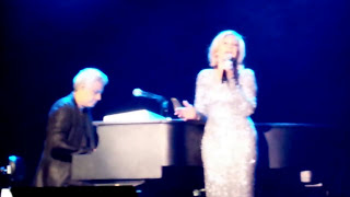 Olivia Newton-John - LIVE in Concert - &quot;Somewhere Over The Rainbow&quot;