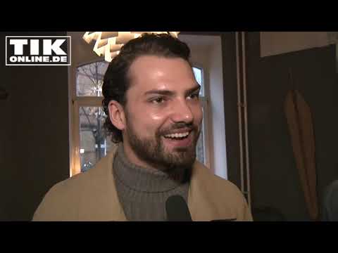 download lagu mp3 mp4 Jimi Blue Freundin, download mp3 Jimi Blue Freundin free downloadn, video klip Jimi Blue Freundin