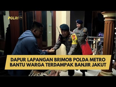DAPUR LAPANGAN BRIMOB POLDA METRO BANTU WARGA TERDAMPAK BANJIR JAKUT