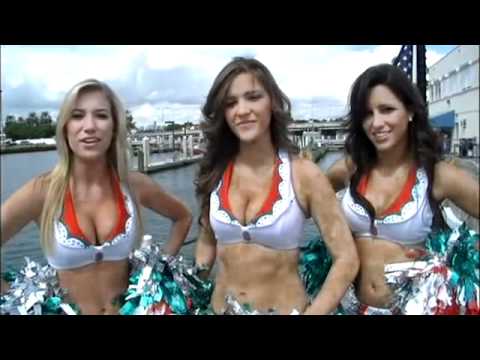 邁阿密海豚隊的拉拉隊參觀海岸警衛隊的海豚號戰艦 (Miami Dolphins' cheerleaders visit Coast Guard Cutter Dolphin)