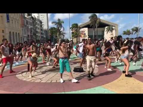 MC Tróia & MC Leozinho - joga lá em baixo