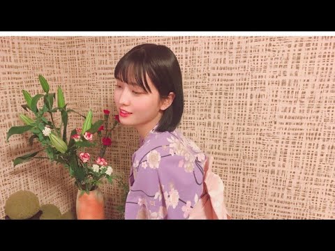 TWICE Momo plays catch with a dolphin (Ain't that the cutest 😍)