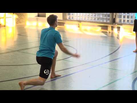 Partnerübung Ausfalschritt mit Ballwurf