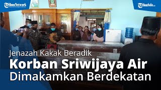 Tiba di Sragen, Jenazah Kakak Beradik Korban Jatuhnya Sriwijaya Air SJ-182 Dimakamkan Berdekatan