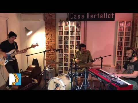 Loop Therapy - prometheus'Theme - Live@Casa Bertallot