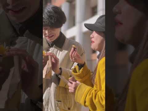 学内でホクホクの焼き芋を食べよう　by  学生自治会執行委員会