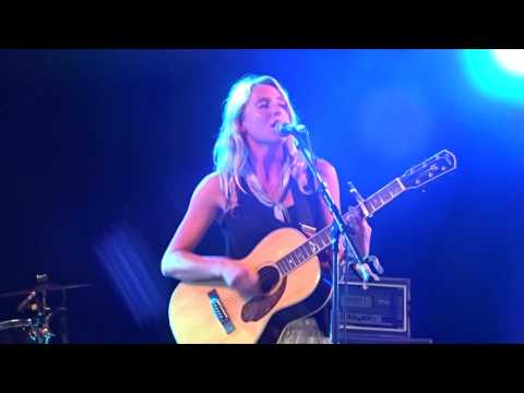Lissie - When I'm Alone (live at Glastonbury Festival 2017)