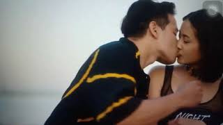 Download lagu CIUMAN ARTIS INDONESIA TERBARU HOT TARA BUDIMAN KISSING SCENE mp3