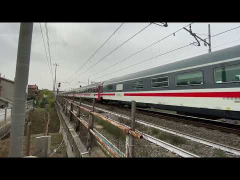 E401 034 in testa all’ intercity 588 Roma Termini - Trieste C.le