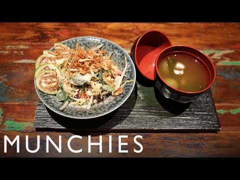 ピザ、PBR、フォークを使わない食事。Khe-YoとNYCでのシェフの夜のお出かけ (Pizza, PBRs, and a Fork-Free Feast: Chef's Night Out in NYC with Khe-Yo)