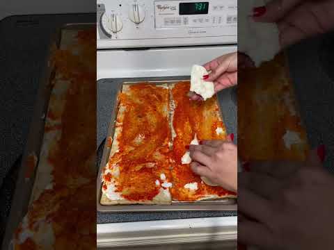 Viral Trader Joe’s Pizza #mealprepideas #easyrecipe #viralrecipe #recipe #flatbreadpizza